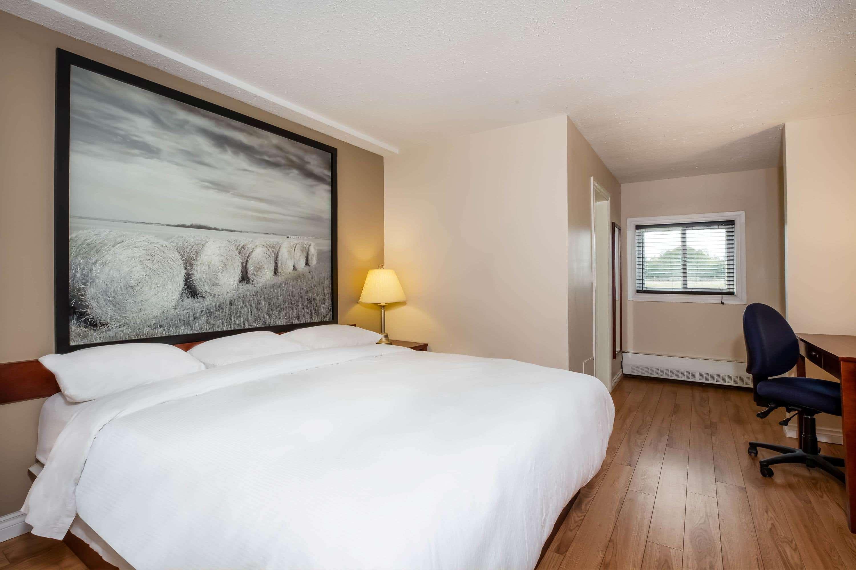 Super 8 by Wyndham Smoky Lake Eksteriør bilde